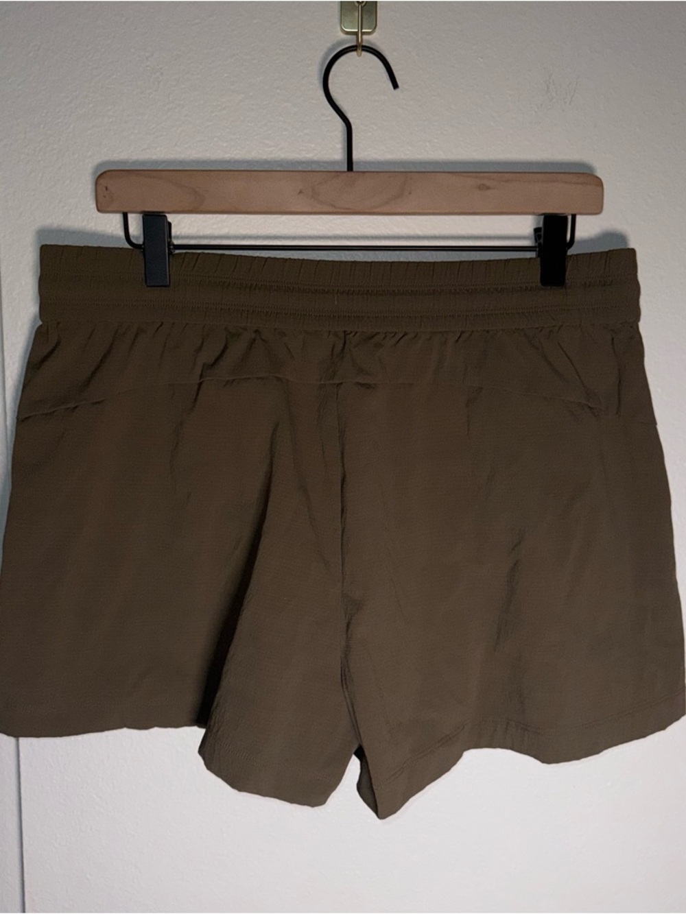 ATHLETA elastic waist lightweight zip up pockets drawstring athletic shorts L - Picture 5 of 5